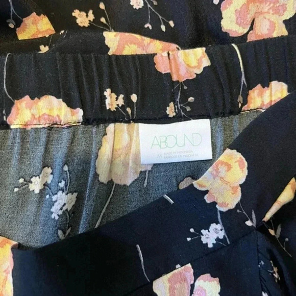 Abound Midi Floral Skirt l Medium - Picture 4 of 6